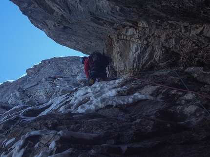 Apuane alpinismo invernale - Oltre il tratto chiave del Canale-camino di sinistra, Pizzo d'Uccello