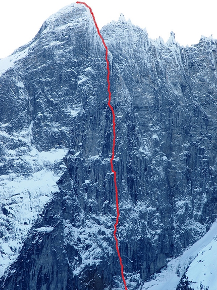 Trollveggen Troll Wall, Norvegia, Marek Raganowicz, Marcin Tomaszewski - La linea di Katharsis (1100m, A4/M7) su Trollveggen (Troll Wall) in Norvegia, salita da Marek Raganowicz e Marcin Tomaszewski il 23/01 - 09/02/2015.