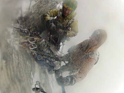 Trollveggen Troll Wall, Norvegia, Marek Raganowicz, Marcin Tomaszewski - Marek Raganowicz e Marcin Tomaszewski durante la prima salita di Katharsis (1100m, A4/M7) Trollveggen Troll Wall, Norvegia