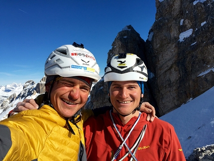 Cima Scotoni, Simon Gietl, Gerry Fiegl, Waffenlos - Simon Gietl e Gerry Fiegl durante la loro salita invernale di Waffenlos, Cima Scotoni, Dolomiti