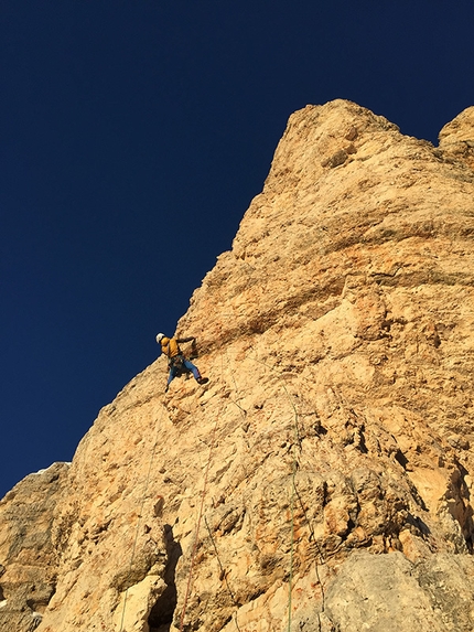 Cima Scotoni, Simon Gietl, Gerry Fiegl, Waffenlos - Simon Gietl and Gerry Fiegl during their winter ascent of Waffenlos, Cima Scotoni, Dolomites