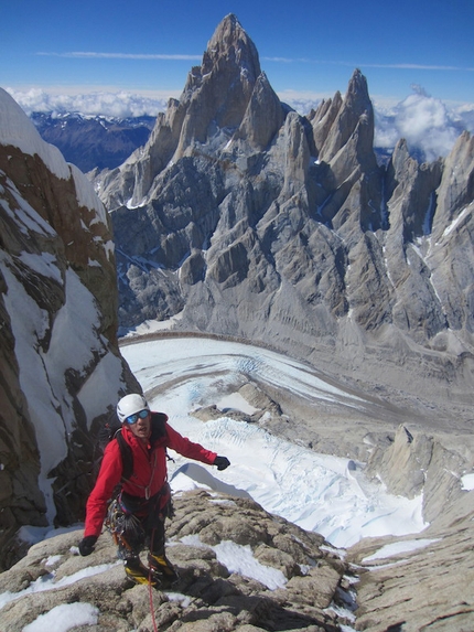 Colin Haley, Alex Honnold, Torre traverse, Patagonia - Alex Honnold subito sopra Col de Lux (il colle tra Punta Herron e Torre Egger), prima di salire la via Huber-Schnarf su Torre Egger.