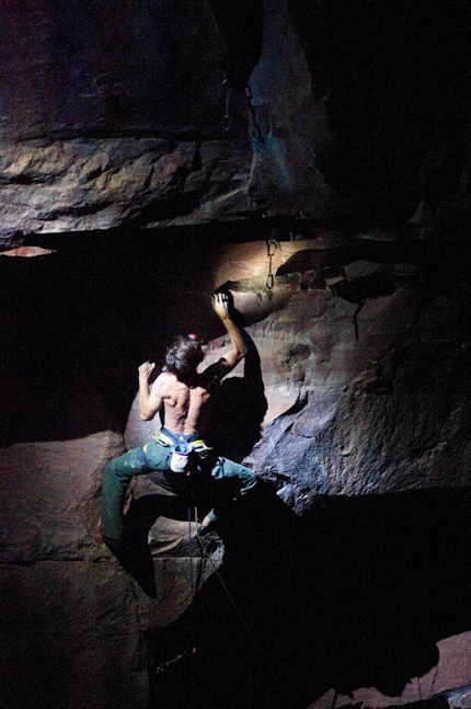 Nicolas Favresse - Nicolas Favresse climbing the crux pitch of Apichavai in Amuri Tepuy, Venezuela