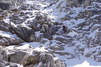 Shivling, Daniela Teixeira, Paulo Roxo - Paulo Roxo on a mixed section on the first day of the second attempt to climb Shivling.