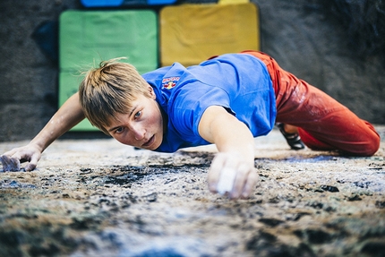 Alexander Megos - Alexander Megos su  'The Green Hornet' (V4) a Bishop, USA