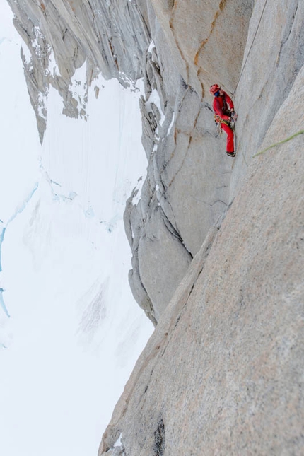 Fitz Roy Via dei Ragni, Patagonia - Arrampicata libera sulla via dei Ragni, ottavo tiro (in discesa), 2015