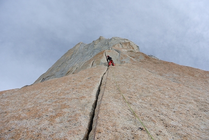 Fitz Roy Via dei Ragni, Patagonia - Fessure perfette sul Red Pillar