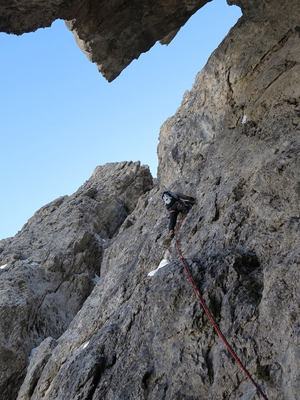 Hrushka, Mur de Pisciadù, Sella, Dolomiti, Francesco Salvaterra, Marcello Cominetti - Francesco Salvaterra e Marcello Cominetti durante la salita invernale della via Hrushka sul Mur de Pisciadu Orientale, gruppo del Sella, Dolomiti