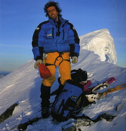 Patrick Berhault, Monviso - Patrick Bérhault durante la sua traversata delle Alpi dalla Slovenia al Mediterraneo. Partito il 26 agosto 2000, ha viaggiato per 167 giorni ed in totale ha percorso 141.863 m di dislivello positivo di cui 22.280 metri in parete...