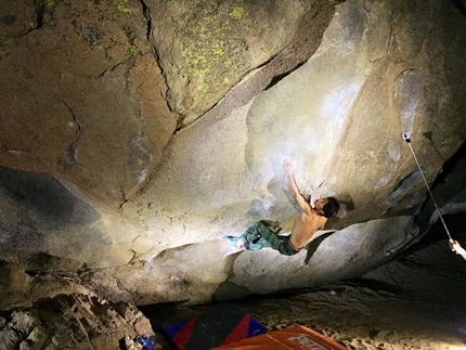 Sachi Amma da 8B+ boulder a Bishop