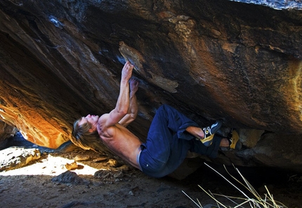 Nalle Hukkataival 8B flash at Hueco Tanks on Crown of Aragorn