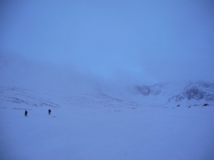 Scozia arrampicata invernale, Gian Luca Cavalli, Marcello Sanguineti - Avvicinamento al Coire an t-Sneachda