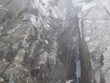 Scozia arrampicata invernale, Gian Luca Cavalli, Marcello Sanguineti - Nei camini della Crypt Route (Bidean Nam Bian)