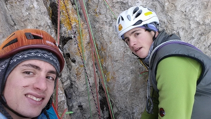 Brogles, Odle, Dolomiti - Alex Walpoth e Titus Prinoth sulla parete di Brogles, Odle, Dolomiti