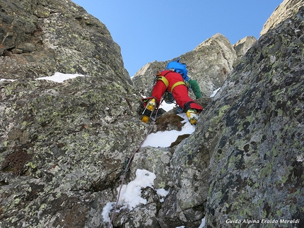 Di mamma ce n’è una sola, Monte Foscagno, Alta Valtellina - Eraldo Meraldi e Stefano Bedognè durante la prima salita di 'Di mamma ce n’è una sola' (280m, III, M6, neve max 60°) Monte Foscagno (Alpi Retiche)