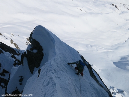 Di mamma ce n’è una sola, Monte Foscagno, Alta Valtellina - Eraldo Meraldi e Stefano Bedognè durante la prima salita di 'Di mamma ce n’è una sola' (280m, III, M6, neve max 60°) Monte Foscagno (Alpi Retiche)