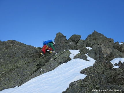 Di mamma ce n’è una sola, Monte Foscagno, Alta Valtellina - Eraldo Meraldi e Stefano Bedognè durante la prima salita di 'Di mamma ce n’è una sola' (280m, III, M6, neve max 60°) Monte Foscagno (Alpi Retiche)