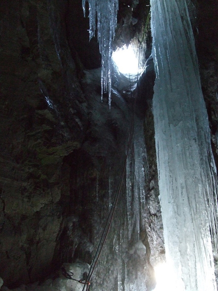 SuperPiter, Monte Aga, Alpi Orobie - Durante l'apertura di SuperPiter, Monte Aga, Alpi Orobie (Yuri Parimbelli, Marco Kita Tiraboschi ed Ennio Spiranelli 03/04/2015)