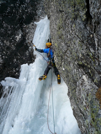 SuperPiter, Monte Aga, Bergamo Alps - During the first ascent of SuperPiter, Monte Aga, Bergamo Alps (Yuri Parimbelli, Marco Kita Tiraboschi, Ennio Spiranelli 03/04/2015)