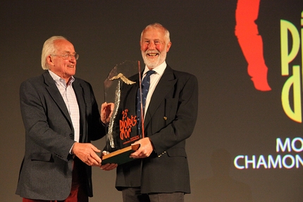 Piolet d'Or 2015 - Doug Scott handing the Piolet d'Or Carriere to Chris Bonington.