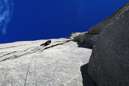 Osa, ma non troppo, Cerro Cota 2000, Paine - Rolando Larcher sul decimo tiro Changing Dihedral prima dell'obbligatorio