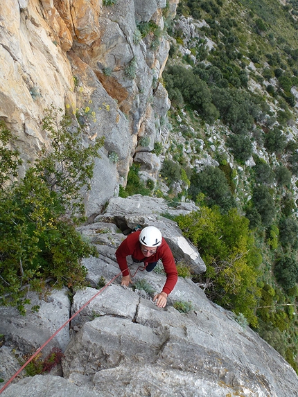 Arrampicata a Leano e Gaeta - Gianni Battimelli su povero Elia