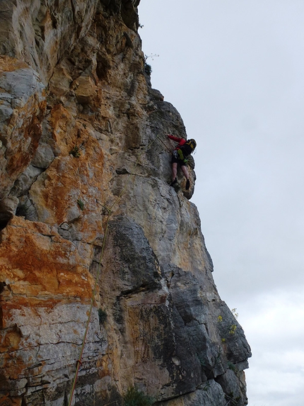 Arrampicata a Leano e Gaeta - Ultima lunghezza di Povero Elia a Leano