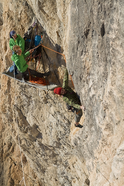 Crap de Scen, Alta Valtellina - Durante l'apertura di Catastrofa, la nuova via d’arrampicata su Crap de Scen in Alta Valtellina (250m, 8a (7a obbl), Paolo Marazzi, Luca Schiera, Giuliano Bordoni, Matteo Colico e Simone Pedeferri)