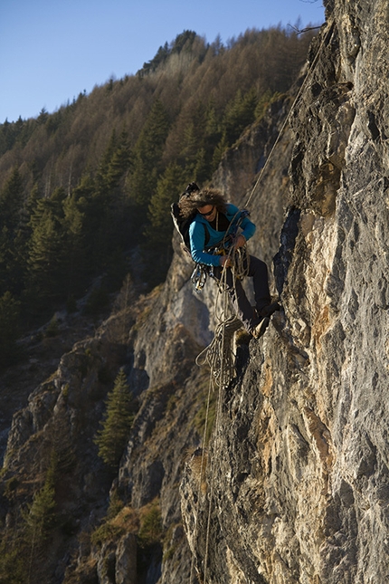 Crap de Scen, Alta Valtellina - Durante l'apertura di Catastrofa, la nuova via d’arrampicata su Crap de Scen in Alta Valtellina (250m, 8a (7a obbl), Paolo Marazzi, Luca Schiera, Giuliano Bordoni, Matteo Colico e Simone Pedeferri)