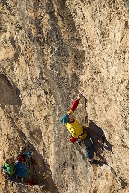 Crap de Scen, Alta Valtellina - Durante l'apertura di Catastrofa, la nuova via d’arrampicata su Crap de Scen in Alta Valtellina (250m, 8a (7a obbl), Paolo Marazzi, Luca Schiera, Giuliano Bordoni, Matteo Colico e Simone Pedeferri)