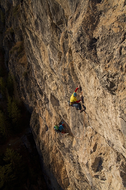 Crap de Scen, Alta Valtellina - Durante l'apertura di Catastrofa, la nuova via d’arrampicata su Crap de Scen in Alta Valtellina (250m, 8a (7a obbl), Paolo Marazzi, Luca Schiera, Giuliano Bordoni, Matteo Colico e Simone Pedeferri)