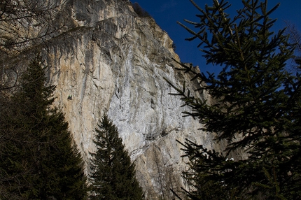 Crap de Scen, Alta Valtellina - Durante l'apertura di Catastrofa, la nuova via d’arrampicata su Crap de Scen in Alta Valtellina (250m, 8a (7a obbl), Paolo Marazzi, Luca Schiera, Giuliano Bordoni, Matteo Colico e Simone Pedeferri)