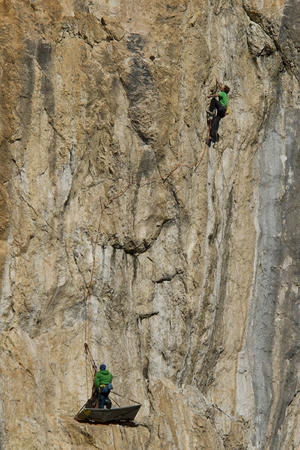 Crap de Scen, Alta Valtellina - Durante l'apertura di Catastrofa, la nuova via d’arrampicata su Crap de Scen in Alta Valtellina (250m, 8a (7a obbl), Paolo Marazzi, Luca Schiera, Giuliano Bordoni, Matteo Colico e Simone Pedeferri)