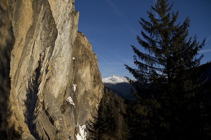 Crap de Scen, Alta Valtellina - Durante l'apertura di Catastrofa, la nuova via d’arrampicata su Crap de Scen in Alta Valtellina (250m, 8a (7a obbl), Paolo Marazzi, Luca Schiera, Giuliano Bordoni, Matteo Colico e Simone Pedeferri)