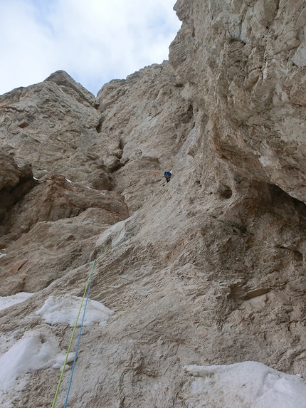 In Vino Veritas, Banc dal Se', Fanes, Dolomites - Manuel Baumgartner and Martin Baumgartner making the first ascent of In Vino Veritas ( WI6 M8, 100m), on Banc dal Se', Fanes, Dolomites.