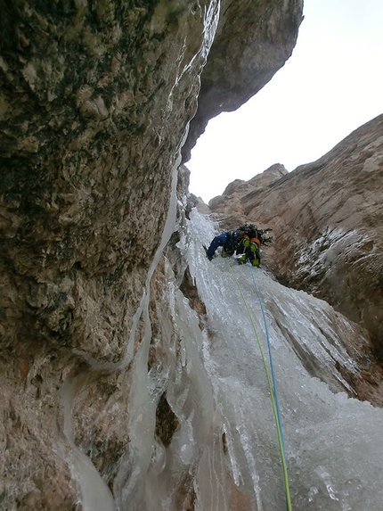 In Vino Veritas, Banc dal Se', Fanes, Dolomites - Manuel Baumgartner and Martin Baumgartner making the first ascent of In Vino Veritas ( WI6 M8, 100m), on Banc dal Se', Fanes, Dolomites.