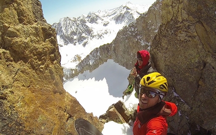 Monte Emilius, Valle d'Aosta, Davide Capozzi, Julien Herry - Davide Capozzi e Julien Herry il 13/04/2015 durante la discesa del Couloir Nord - Ovest della parete nord del Monte Emilius, Valle d'Aosta.