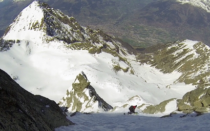 Monte Emilius, Valle d'Aosta, Davide Capozzi, Julien Herry - Davide Capozzi and Julien Herry snowboarding the NW Couloir of the North Face of Monte Emilius, Valle d'Aosta on 13/04/2015 .