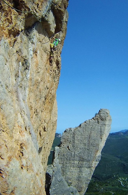 Su Sussiu, Ulassai, Sardinia - Gianluca Piras freeing the third pitch of Incantos, Su Accara, Ulassai, Sardegna