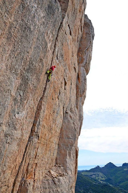 Su Sussiu, Ulassai, Sardinia - Maurizio Oviglia climbing the incredible crack Tai Chi.