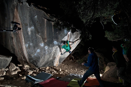 Bouldering: Ronnie Dickson climbs Resident Evil 7C+