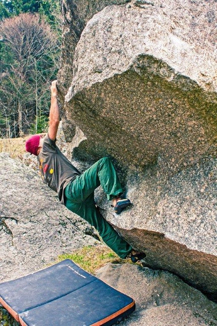 Melloblocco 2015 - Val di Mello Val Masino - Circuito 1 - I Sassisti: Nicola Noè climbing Strapiombo Veronesi