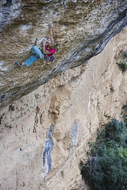 Angela Eiter and Anak Verhoeven climb 9a at Margalef in Spain