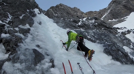 Monte Zebrù - Florian Riegler e Martin Riegler durante la salita di Serac, una possibile nuova via al Monte Zebrù