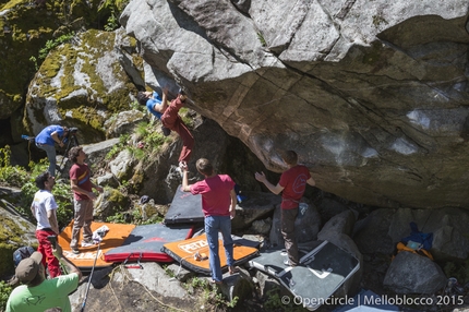 Melloblocco 2015 - Melloblocco 2015: day 3 Anthony Gullsten climbing Samba do Brasil