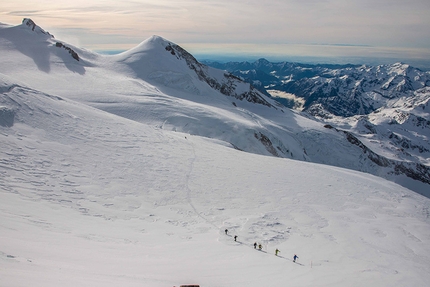 Mezzalama 2015 - Mezzalama 2015: the first teams ascend to Lyskamm's Nose