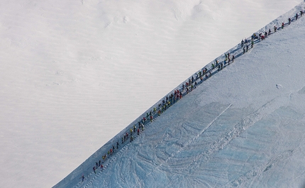 Mezzalama 2015 - Mezzalama 2015: teams descending down Lyskamm's Nose