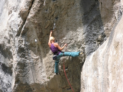 King of Kanzi, Kanzianiberg, Austria - Claudia Pacher climbing Locomotive Breath, 8a, Kanzianiberg