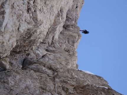 Cima Grande della Scala, first winter ascent Fessura Lomasti - Ascending the fixed rope.
