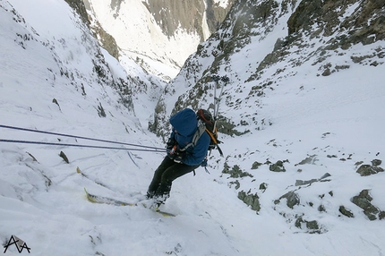 Breche Victor Chaud, Couloir Pèlas Verney, Ecrins - Couloir Pèlas Verney, Breche Victor Chaud - the first part of the descent